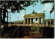 Brandenburger Tor mit Mauer und Stacheldraht AK
