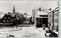 78120 W7743 Furtwangen im Schwarzwald Gebrauchsspuren VW Käfer Marktplatz Foto AK Winter