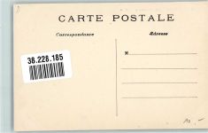 Paris Aufgeschichtete Knochen und Totenschädel in den Katakomben Friedhof