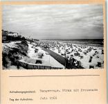 26486 W2946 Wangerooge , Nordseebad FOTO KEINE AK Strand mit Promenade Foto montiert auf Karton