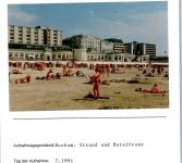 26757 W2972 Borkum FOTO KEINE AK Strand und Hotelfront Foto montiert auf Karton