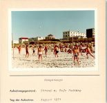 26486 W2946 Wangerooge , Nordseebad FOTO KEINE AK Strand mit Café Pudding Foto montiert auf Karton