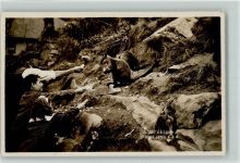Feeding Wallabies at Jenolan Caves AK Exotisches Tier 1937 Foto AK