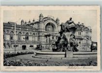 O2750 Schwerin , Meckl Bahnhof mit Brunnen AK Bahnhof 1943