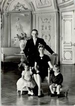Prince Rainier mit Familie Adel Ausland 1962 Gebrauchsspuren