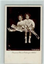 Kronprinz Otto und Adelheid mit einem Bilderbuch AK D`Ora Wien Fotograf Adel Österreich