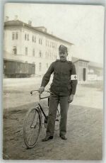 Sanitäter mit einem Fahrrad Rotes Kreuz 1914 Gebrauchsspuren