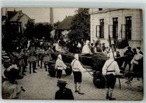 32756 W4930 Detmold Privatfoto AK Festzug Ort handschriftlich