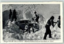 Oldtimer im Schneebegraben Penhas da Saúde Serra da Estrela