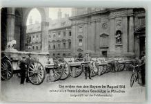 W8000 München König Ludwig III besichtigt erbeutete französische Geschütze vor der Feldherrnhalle Artillerie WK I 1914