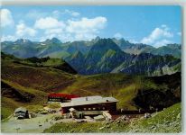 Nebelhorn Gipfelhütte - Nebelhorn-Bergstation mit Hornbachkette Gr. Krottenkopf Höfats Öfnerspitze und Kratzer Rückseite mit Abschürfungen bzw Kleberesten