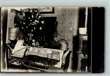 Bescherung - geschmückter Weihnachtsbaum, Puppenwagen, Schlitten, Puppe - Weihnachten Privatfoto 1918