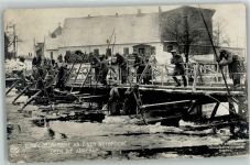 Eisbrecherarbeit an einer Notbrücke über die Angerap - Kriegsfoto Kühlewindt Deutsches Heer WK I Foto AK