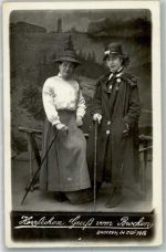 Brocken 1918 Foto AK Trachten Junge Frauen Gehstöcke