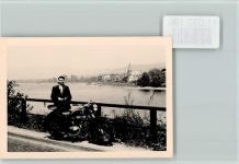 Privatfoto zivil - Frau mit einem Motorrad Motorrad