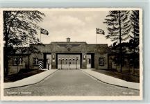 W2330 Eckernförde WK II Hakenkreuzfahnen am Haupttor - Foto Adler WK II Kaserne 1939 Foto AK
