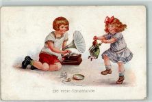 Die erste Tanzstunde Kinder lassen die Puppe tanzen Plattenspieler 1919