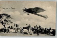 W1000 Berlin, unsortiert Hubert Latham in seinem Flugapparat über einer Menschenmenge Oldtimer Flugwesenpionier 1910