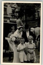 01067 O8000 Dresden Foto AK Hochzeitspaar Blumenkinder Kutsche Ort lt. Fotograf