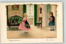 August Rökl Nr. 1362 Puppenhochzeit Der Freier Junge hält vor der versammelten Puppenschar um die Hand eines Mädchens an Ebner, Pauli Künstlerkarte