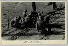Landser in Uniform bringen eine 3.7 cm Pak in Feuerstellung Fotograf Heinz Schröter Feldpost Danzig-Oliva Artillerie WK II 1940 Foto AK
