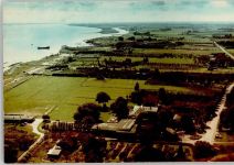 21706 W2168 Krautsand 1961 FOTO KEINE AK Luftaufnahme Hotel Buhrsfeind und Hotel Elbaussicht, Schiif auf der Unterelbe