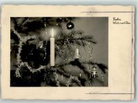 eine Kerze brennt am Christbaum Weihnachten FOTO KEINE AK