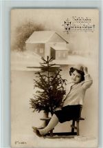 Mädchen sitzt auf dem Schlitten und hält ihren Hut Weihnachten
