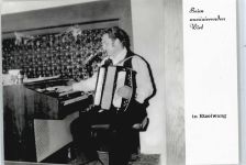 92268 W8459 Etzelwang - musizierender Wirt