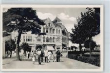 18609 O2337 Binz - Fußgänger Baum Haus Kinder