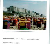 26757 W2972 Borkum FOTO KEINE AK Strand und Hotelfront Foto montiert auf Karton