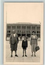 W1000 Berlin Mitte Familie vor dem Olympiastadion Privatfoto