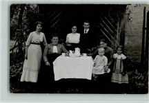 Privatfoto AK Familienbild gedeckter Tisch 1913