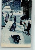 Kinder rodeln die Strasse herunter AK Schlitten 1906