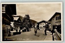 82487 W8103 Oberammergau Gebrauchsspuren Tracht Dorfstraße Litfaßsäule Brücke