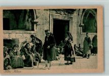 Kotor - Komup - Menschen warten vor einem Gebäude AK Trachten ehem. Jugoslawien 1916