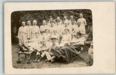 Soldaten mit Krankenschwestern Lazarett WK I Privatfoto AK