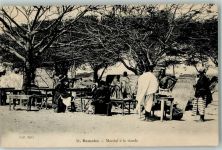 Bamako Gebrauchsspuren Marktszene Tracht