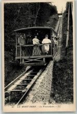 Mont-Dore Fahrgäste an Bord einer Standseilbahn zum Col de Bozat Standseilbahn