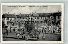 92655 W8484 Grafenwöhr Foto AK Kaserne Truppenübungsplatz Kasernenhofleben