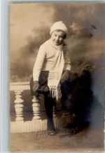 Fotoatelier Privatfoto - Mädchen zieht Schlittschuhe an 1918 AK Schlittschuh