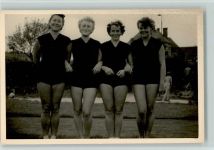 Frauen in Sportkleidung Foto ca 1949 AK Turnen