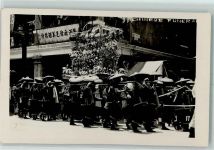 Foto AK Chinesische Beerdigung Gasthaus Begräbnis Zug Reisstrohhut