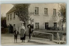 95126 W8686 Martinlamitz Privatfoto AK Ort handschriftlich Frau Kind Haus