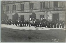 96450 W8630 Coburg Foto AK Parade Reiter Innenhof Ort handschriftlich