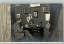 Landser in Uniform mit Hund am Schreibtisch Deutsches Heer WK I 1912 Privatfoto AK