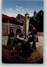 Kinder beim Wasserholen am Brunnen Nr. 248 Hess. Tracht, Mandt