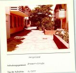 27498 W2192 Helgoland FOTO KEINE AK Bremer-Straße Foto montiert auf Karton