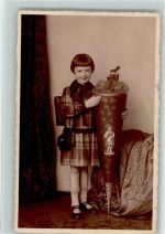 Mädchen mit einer großen Schultüte und Brottasche AK erster Schultag 1930 Gebrauchsspuren