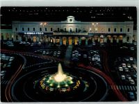 70100 Bari - Notturno di Piazza Statione Bahnhofsplatz bei Nacht